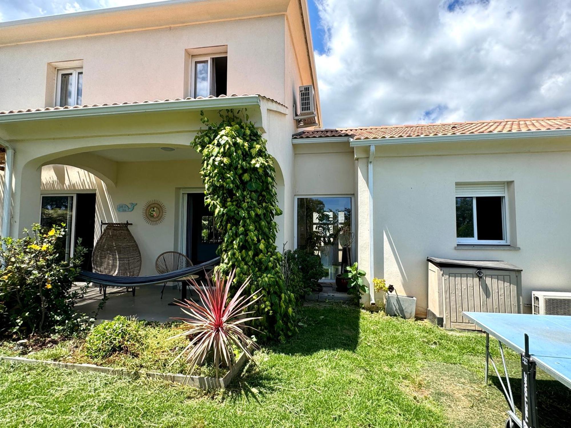 Jolie maison Borgo trois chambres trois salles de bain Extérieur photo